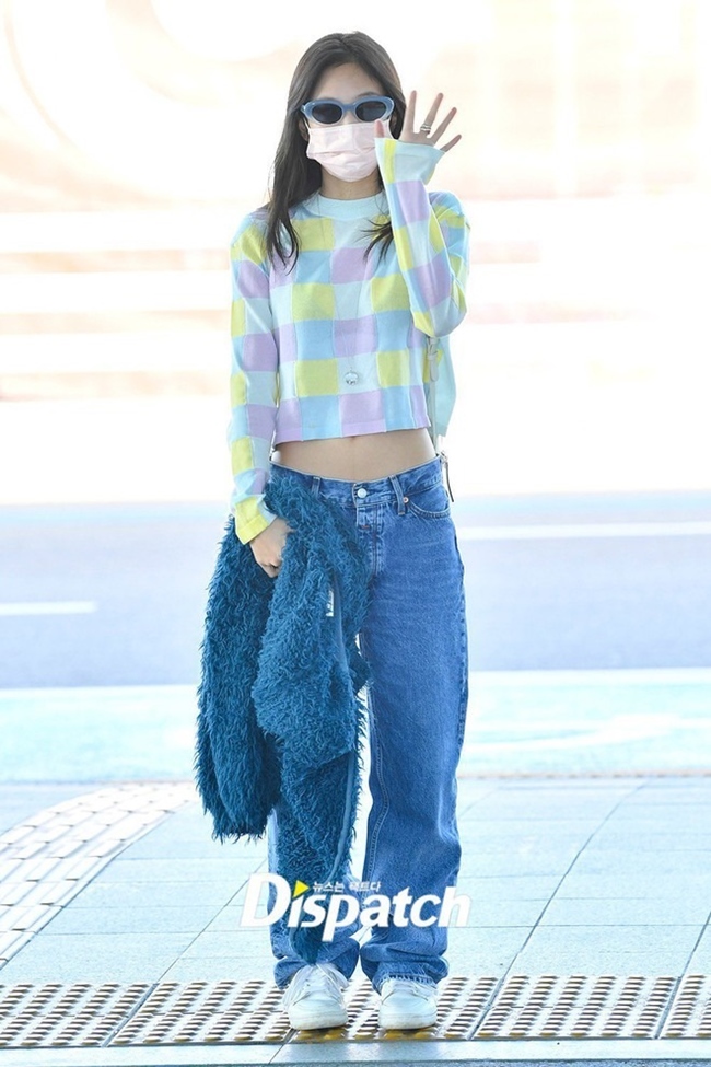 Học Jennie (Blackpink) cách lên đồ sành điệu với quần jeans - 8