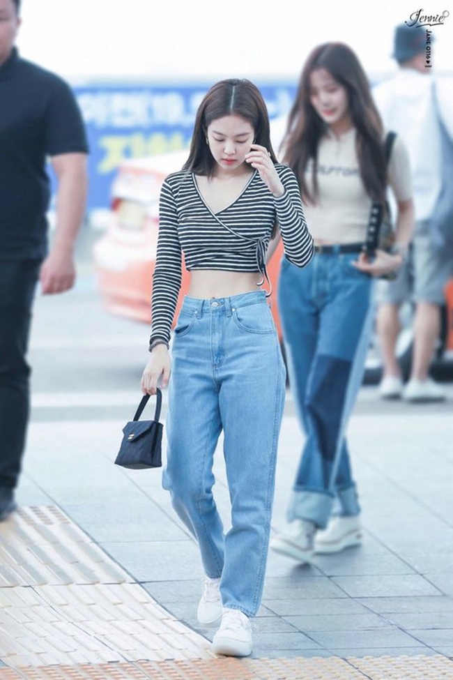 Học Jennie (Blackpink) cách lên đồ sành điệu với quần jeans - 9