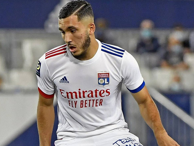 Cherki chơi nổi bật trong màu áo Lyon