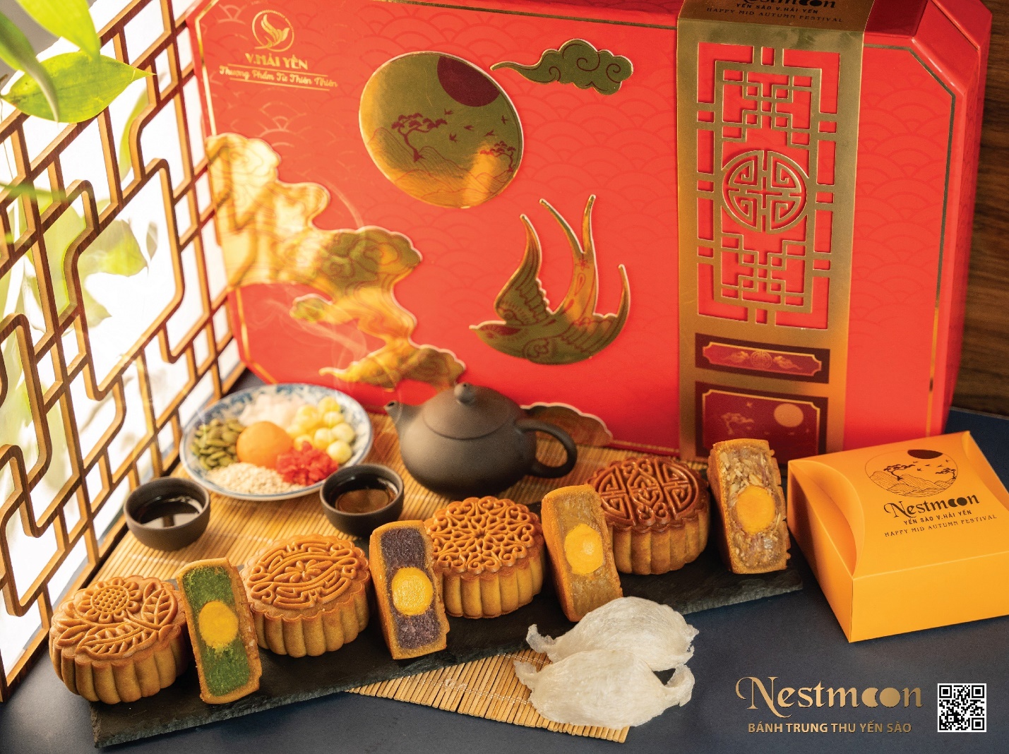 Bánh trung thu yến sào Nestmoon với đa dạng vị cho khách hàng lựa chọn