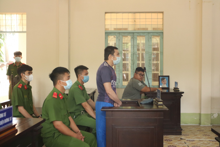 Bị cáo Nguyễn Thanh Ninh trả lời tại toà.