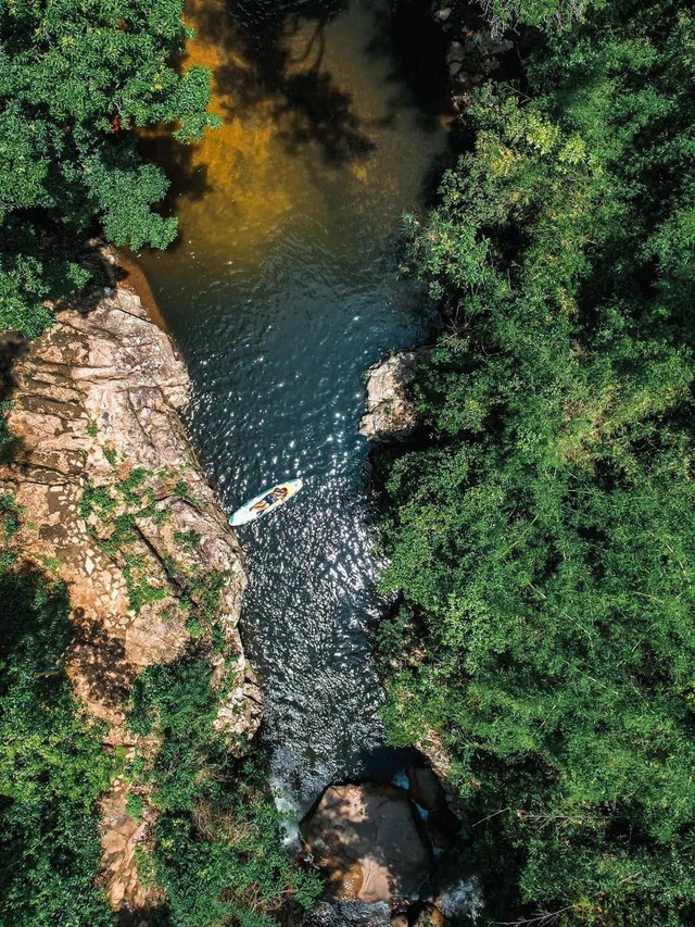 Ngắm cảnh thiên nhiên tuyệt đẹp tại thác Tà Gụ chắc chắn sẽ là một trải nghiệm tuyệt vời với du khách (Ảnh: Riri Phương Trinh)