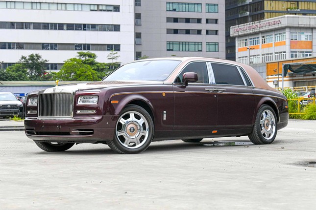 Rolls-Royce Phantom Lửa thiêng đang được một showroom rao bán giá 25 tỷ đồng sau khi đấu giá thành công (ảnh: ST).