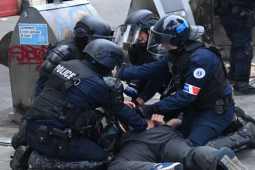 Pháp mạnh tay trấn áp bạo loạn, tuyên án tù giam người nổi loạn