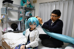 Đàn ông - Bên trong cuộc hôn nhân 5 năm của người đàn ông với "cô vợ ảo" tuyệt đẹp