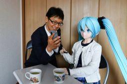 Phi thường - kỳ quặc - Hé lộ cuộc sống của anh chàng Nhật Bản sau 5 năm kết hôn với vợ ảo