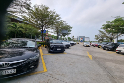 Tin tức trong ngày - Tin tức 24h qua: Hành động bất ngờ của nhân viên vệ sinh sân bay Đà Nẵng khi nhặt được điện thoại của du khách