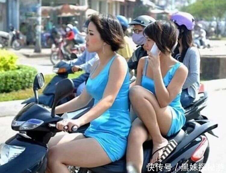 2 cô gái mặc váy ngắn tham gia giao thông, thu hút sự chú ý trên MXH.