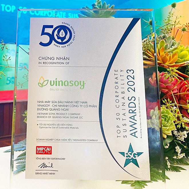Vinasoy được vinh danh ở hạng mục Tối ưu nguyên liệu bền vững trong Top 50 Doanh nghiệp Phát triển Bền vững Tiêu biểu 2023