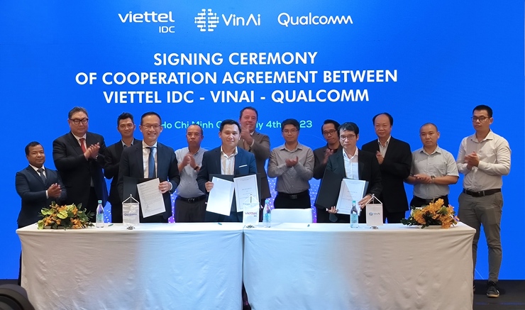 Buổi ký kết hợp tác giữa&nbsp;Viettel IDC,&nbsp;Công ty VinAl (thuộc Tập đoàn Vingroup) và Qualcomm.
