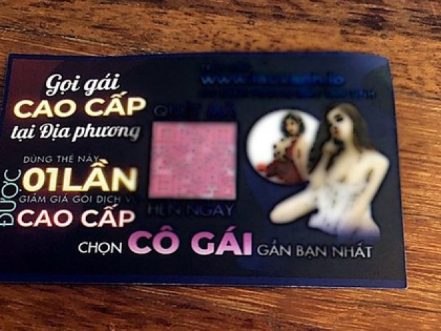 Pháp luật - Bắt nhóm thanh niên phát tờ rơi "Gọi gái cao cấp" tại Phan Thiết