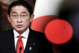 Con trai có hành vi ”không phù hợp”, Thủ tướng Nhật Bản thẳng tay xử lý