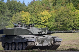 Thế giới - Anh báo động vì số lượng xe tăng, tàu chiến thấp kỷ lục