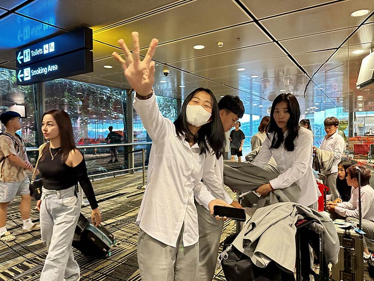 Huỳnh Như & ĐT nữ Việt Nam xinh tươi lên đường dự World Cup 2023 - 2
