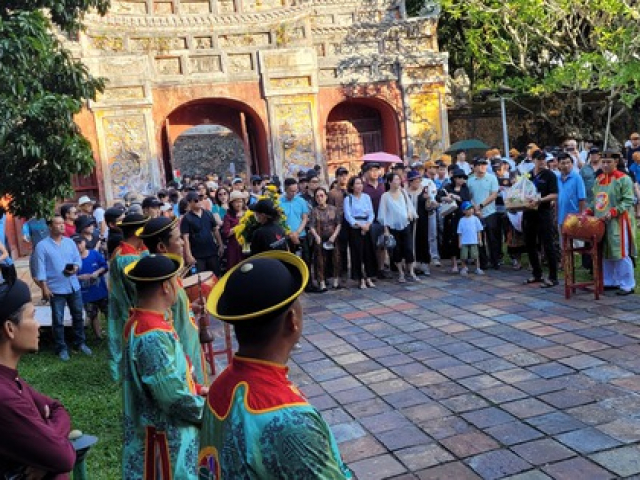 Thị trường - Tiêu dùng - Vé máy bay giảm nhiều, vẫn vắng du khách