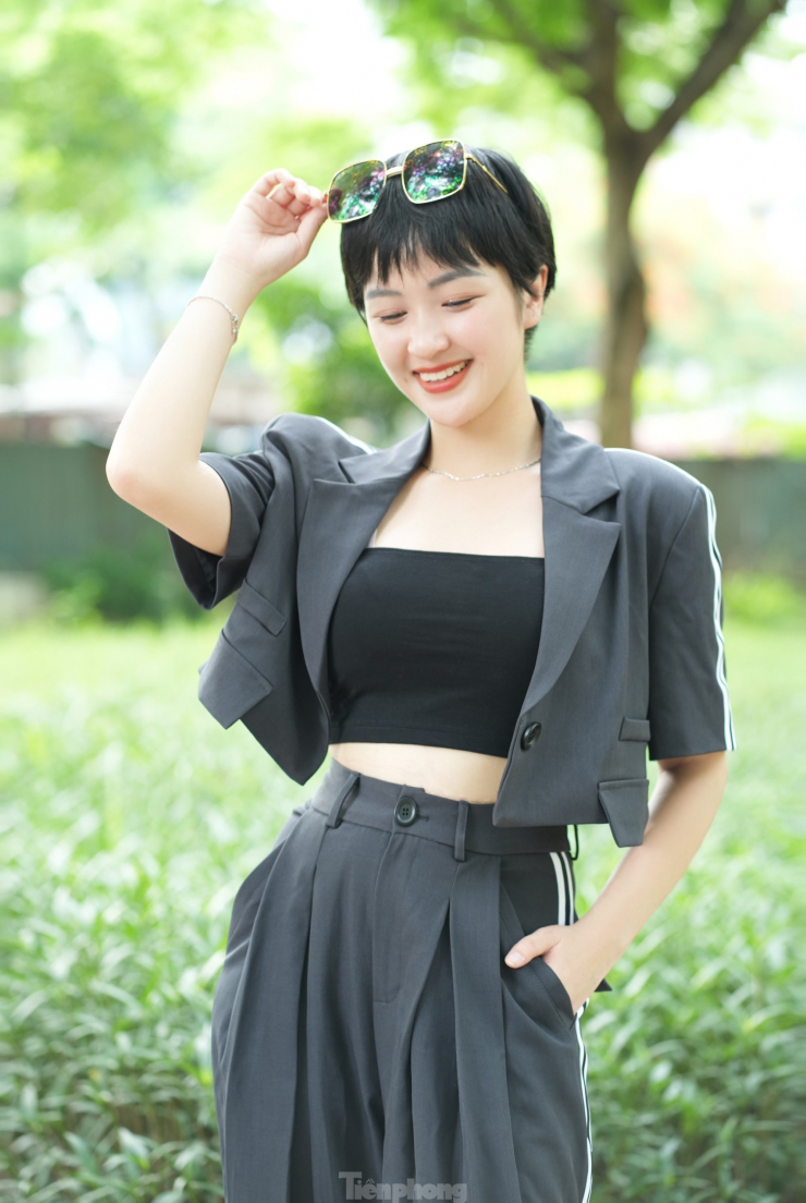 Ảnh ngoài đời của nữ diễn viên bị dìm nhan sắc trong 'Nơi giấc mơ tìm về' - 5