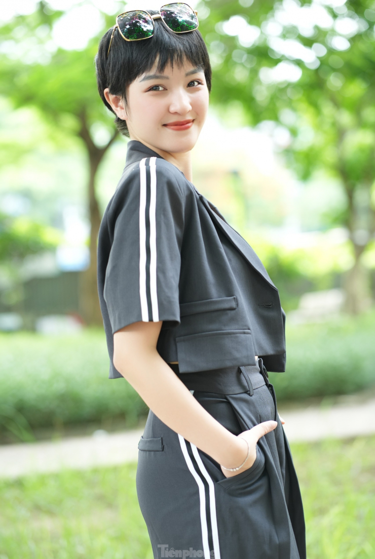 Ảnh ngoài đời của nữ diễn viên bị dìm nhan sắc trong 'Nơi giấc mơ tìm về' - 7