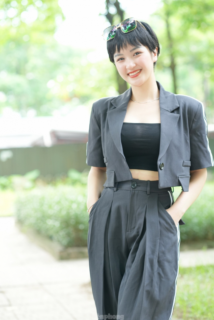 Ảnh ngoài đời của nữ diễn viên bị dìm nhan sắc trong 'Nơi giấc mơ tìm về' - 8