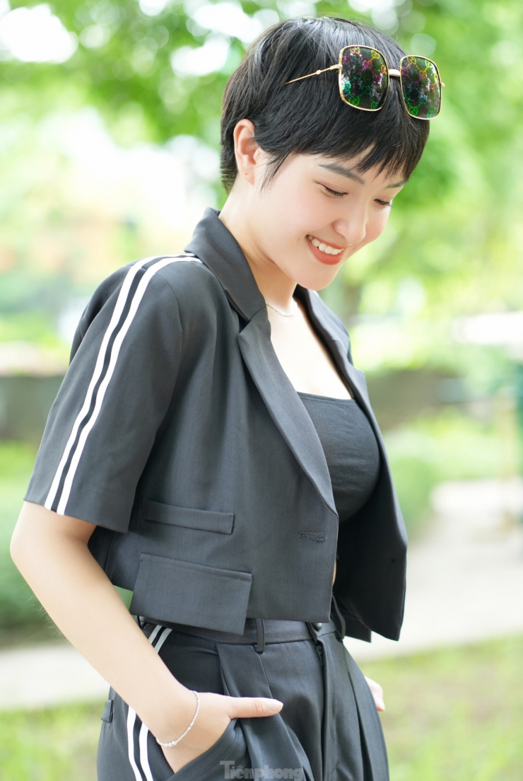 Ảnh ngoài đời của nữ diễn viên bị dìm nhan sắc trong 'Nơi giấc mơ tìm về' - 10