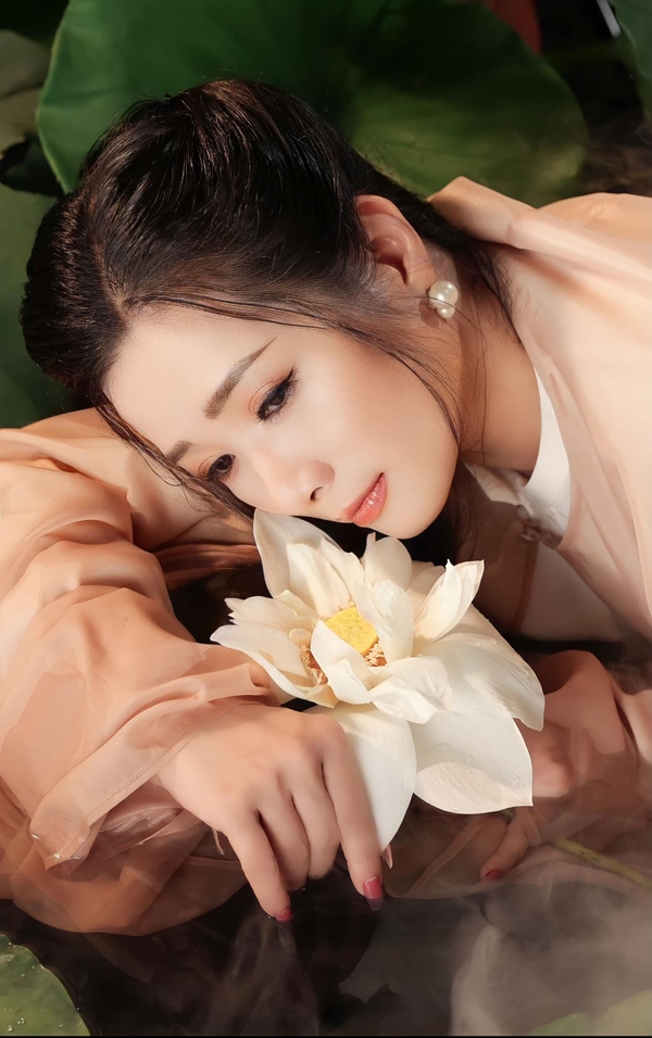 Tuổi 54 của Thanh Thanh Hiền: Nhan sắc trẻ đẹp, lạc quan đón nhận tình yêu cuộc sống - 2