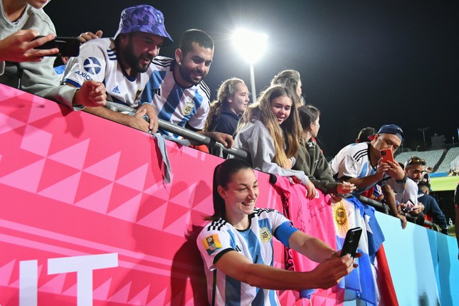 Rất ít NHM biết đến các cô gái bóng đá tại Argentina