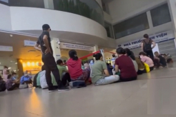 Sức khỏe đời sống - “Cò” xếp lốt giúp người bệnh đặc cách lấy số ưu tiên, Bộ Y tế yêu cầu xử lý nghiêm