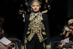 Thời trang - Jean Paul Gaultier Couture Fall 2023 tôn vinh chiếc áo ngực hình nón kinh điển