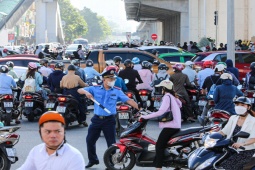 Tin tức trong ngày - Đường Nguyễn Trãi tiếp tục bị "bóp nghẹt", giao thông hỗn loạn, người dân đi ngược chiều
