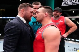 Thể thao - "Gã điên" McGregor xông lên sàn võ đánh người, "Bố già UFC" liền ra tay