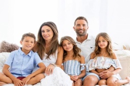 Đàn ông - Tiết lộ bất ngờ về người cha của cặp song sinh thiên thần đẹp nhất hành tinh