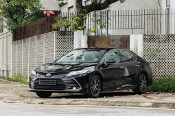 Giá xe Toyota Camry niêm yết và lăn bánh tháng 7/2023