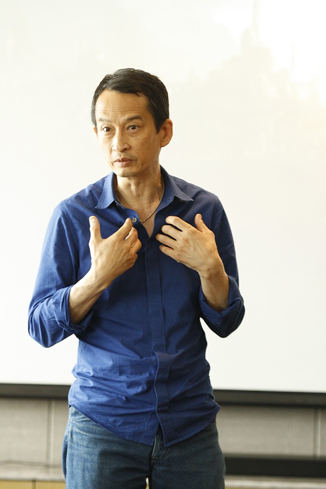 Đạo diễn chia sẻ nhiều kiến thức và trải nghiệm thực tế của bản thân trong quá trình làm phim