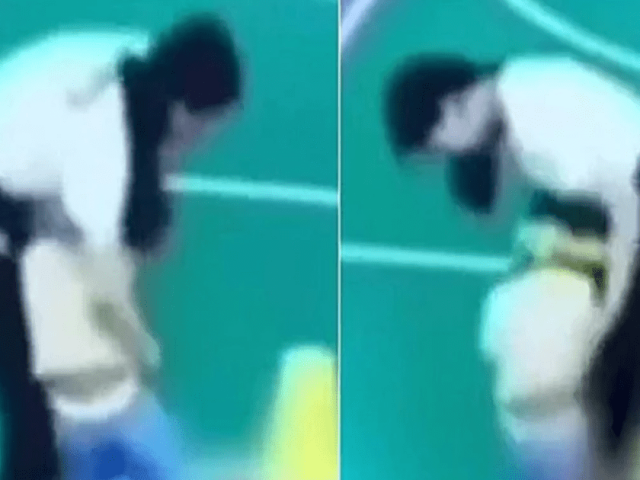 Bạn trẻ - Cuộc sống - Phẫn nộ trước hình ảnh cô giáo “dạy trẻ đặc biệt” theo cách không giống ai khiến ai nấy xem cũng giật mình