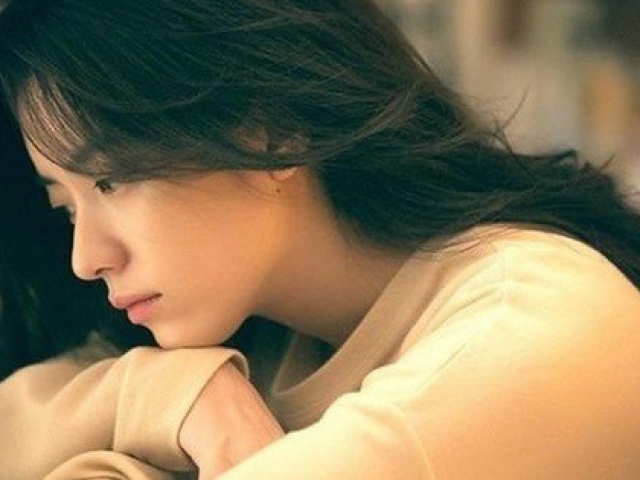 Bạn trẻ - Cuộc sống - Thấy chồng đau buồn, vợ choáng váng phát hiện câu nhắn nhủ của chồng tới người yêu cũ