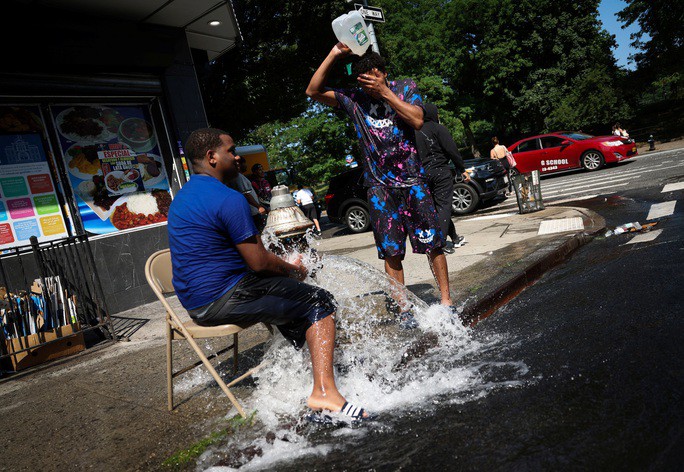 Thời tiết nắng nóng ở TP New York - Mỹ hôm 5-7. Ảnh: Reuters