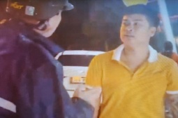 Tin tức trong ngày - Dùng dùi cui điện tấn công an ninh sân bay