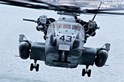 Media - CH-53 Super Stallion: Trực thăng đổ bộ "khủng", trang bị 2 súng máy