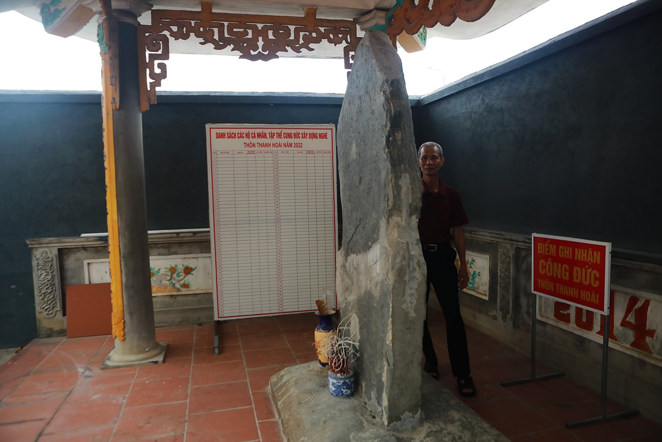 Ông Đại cho biết thêm, TS Lê Viết Nga, lúc đó là giám đốc Bảo tàng Bắc Ninh khẳng định: “Theo như nội dung khắc ở hai mặt tấm văn bia thì văn bia này có niên đại vào đầu thế kỷ thứ 4, tức thời Đông Ngô bên Trung Quốc. Tại bảo tàng Lịch sử quốc gia Việt Nam có lưu giữ một trong những tấm bia đá cổ - niên hiệu Đại Nghiệp thứ 14, tức năm 618. So về niên đại, tấm bia này cách xa tấm bia ở Bắc Ninh. Từ đó, các nhà khảo cổ khẳng định, bia đá nghè Thanh Hoài là bia đá cổ nhất ở Việt Nam được tìm thấy”.