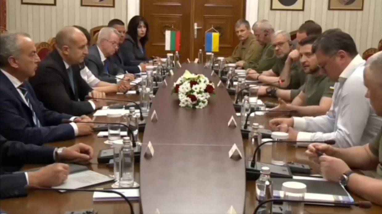 Phái&nbsp;đoàn của Tổng thống Ukraine Volodymyr Zelensky gặp gỡ lãnh đạo Bulgaria hôm 6/7.