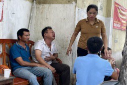 Vụ cháy 3 người tử vong ở Hà Nội: Bố ngã quỵ, bật khóc gọi tên con