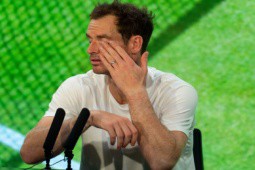 Cựu vương Murray bật khóc, chỉ trích trọng tài sau khi bị loại ở Wimbledon