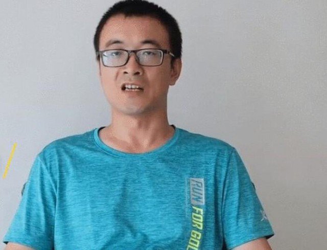 Tiểu Phi kể lại câu chuyện bố phải quỳ gối cầu xin gia đình bạn gái giảm tiền sính lễ.