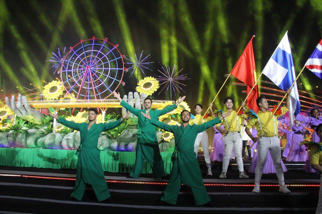 Tối 8/7, đêm chung kết với màn tranh tài mãn nhãn và nhiều cảm xúc của Pháp và Italia đã khép lại Lễ hội pháo hoa Quốc tế Đà Nẵng – DIFF 2023.