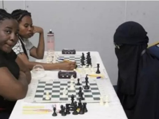 Nam thanh niên giả gái để tham gia giải cờ vua nữ, bị phát hiện vì chi tiết rất bất ngờ