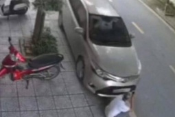 Tin tức trong ngày - Bị ô tô đâm tử vong khi đang ngồi hóng mát ở vỉa hè