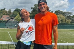 Thể thao - Nóng nhất thể thao tối 8/7: Phóng viên gây bức xúc vì phỏng vấn "hớ" bạn gái Tsitsipas