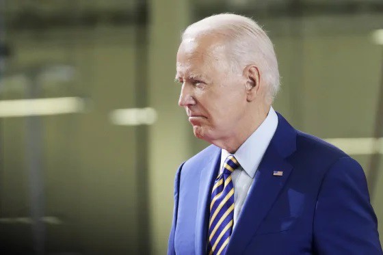 Quyết định gửi bom chùm tới Ukraine của chính quyền ông Biden khiến một số thành viên của đảng Dân chủ "thất vọng". Ảnh: AP