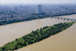 Tin tức trong ngày - Ngắm vẻ đẹp hoang sơ của bãi giữa sông Hồng, nơi sẽ trở thành công viên văn hóa đa năng