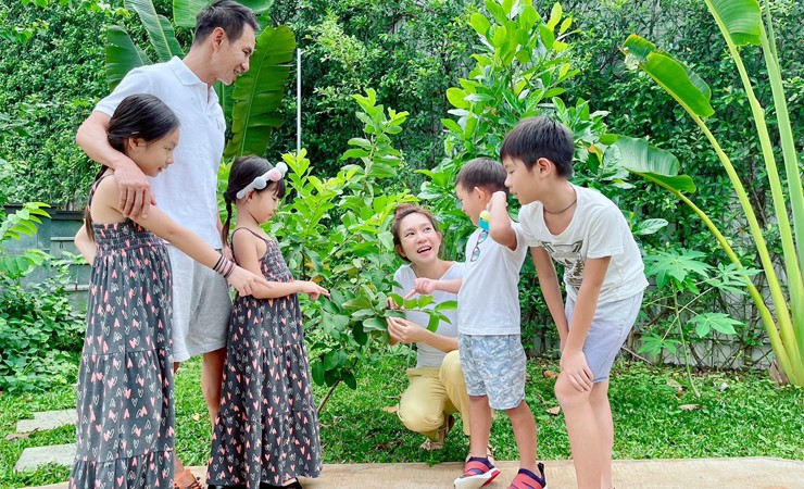 Vợ chồng Lý Hải - Minh Hà luôn chú trọng hướng các con tới cuộc sống bình yên, gắn liền thiên nhiên.
