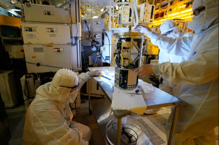 Bên trong một nhà máy của công ty Micron Technologies ở TP Manassas, bang Virginia (Mỹ). Ảnh: AP